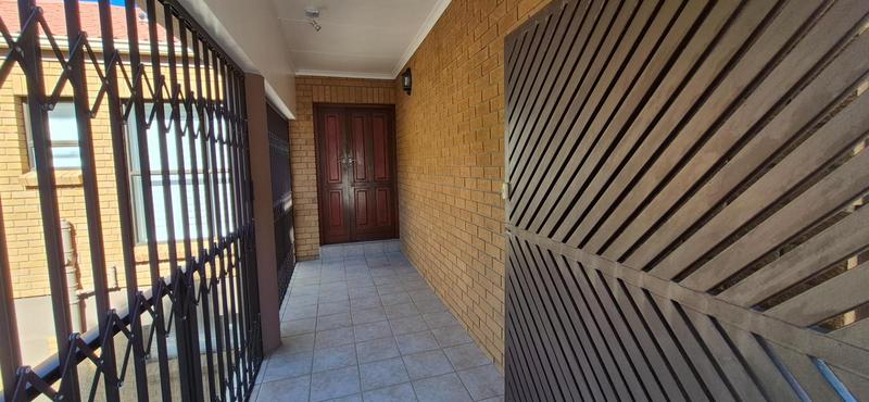 To Let 3 Bedroom Property for Rent in Outeniqua Strand Western Cape